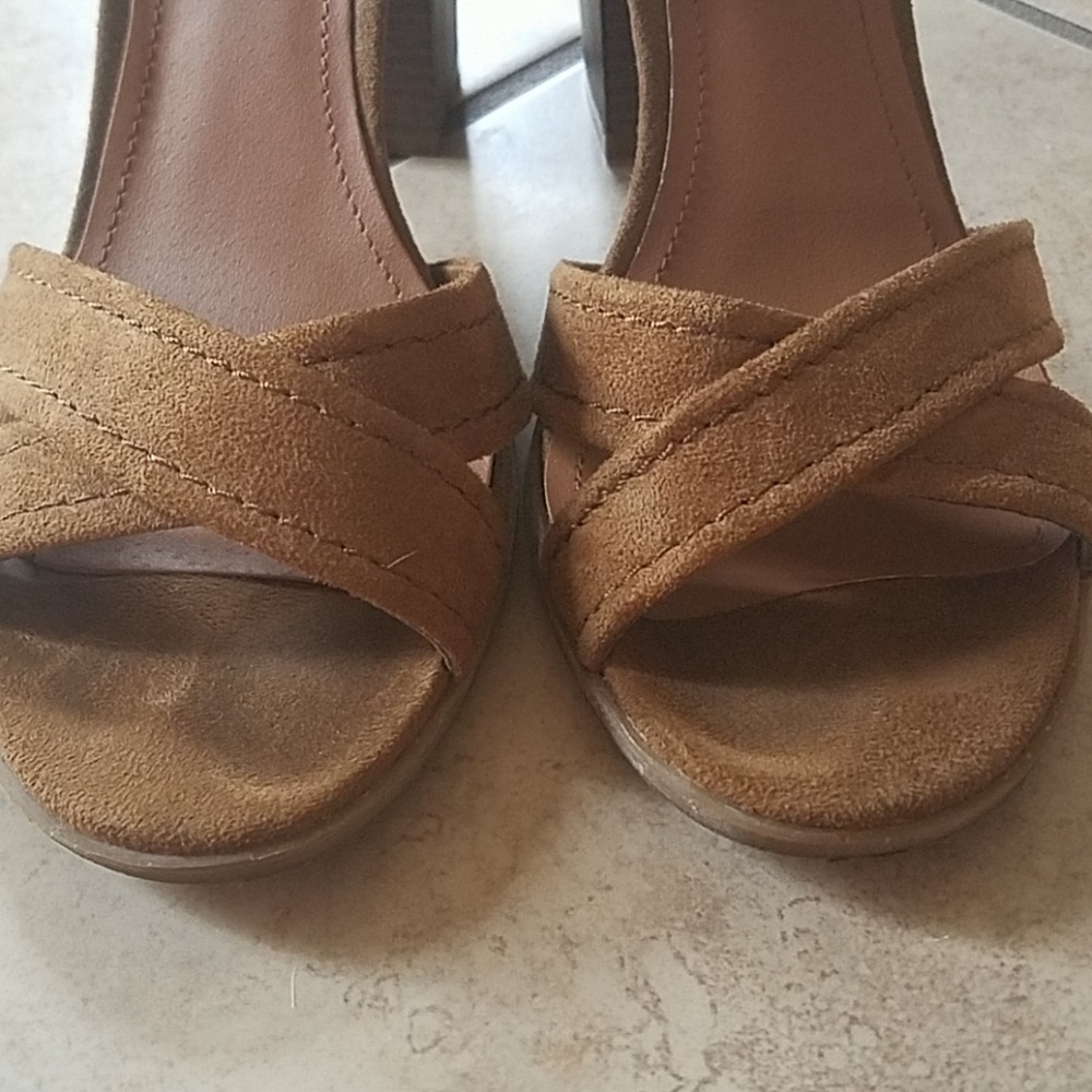 Heels - Picture 4 of 5